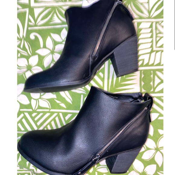 TORRID SIDE ZIP HEEL BOOTIES 11.5 WW - Picture 5 of 9